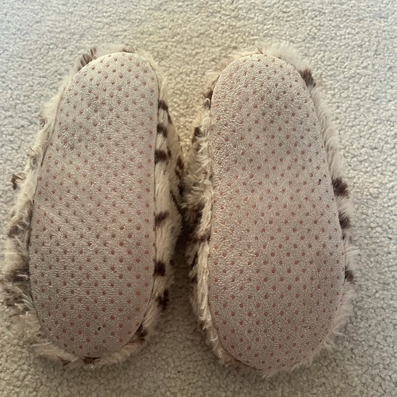 🧸 kitty slippers - Picture 2 of 2